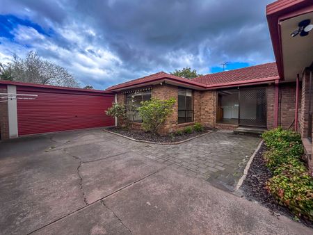 140 Centre Dandenong Road, Dingley Village VIC 3172 - House For Rent | Domain - Photo 4