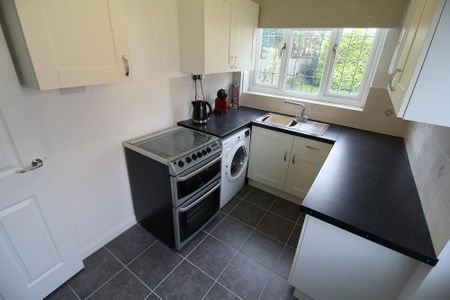 3 bedroom semi-detached house to rent - Photo 4