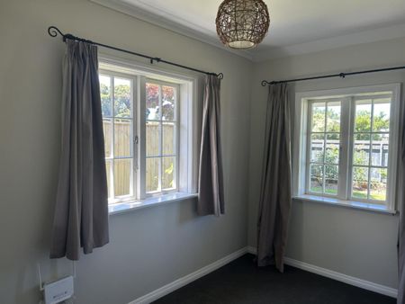 Heritage gem with sleepout - Photo 4