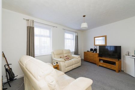 Melbourne Road, LOWESTOFT - Photo 5