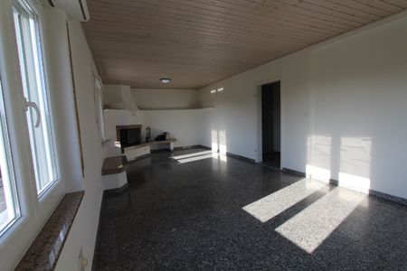 Zu vermieten: 3.5-Zi.-Wohnung mit eigener Waschmaschine und Balkon, Friedhofstrasse 15 in Grenchen - Photo 2