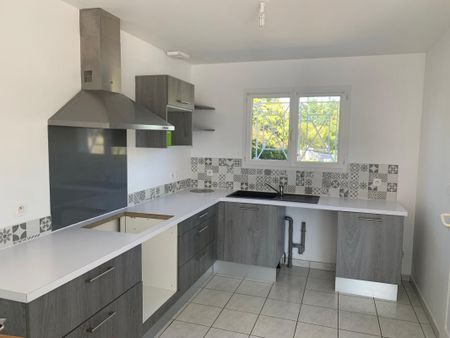 Location Maison 4 pièces 94m² BARCELONNE DU GERS 32720 - Photo 3