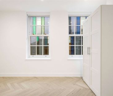 A newly refurbished second floor two bedroom flat with a separate s... - Photo 1