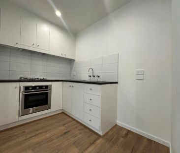 8/11 Gordon Street, Footscray VIC 3011 - Photo 4