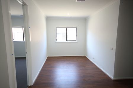 FAMILY HOME IN ALFREDTON CENTRAL NEAR SCHOOLS - Photo 3