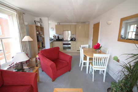 Kent CanterburyFlagstaff Court, CT1 3HA, Canterbury - Photo 2