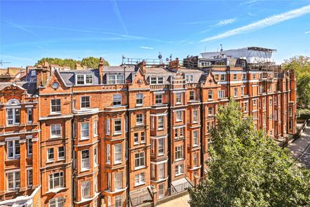 An impressive three bedroom apartment in a secure portered building in the heart of Knightsbridge, offering views of the infamous museums. - Photo 4