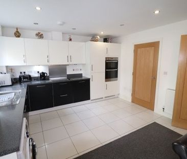 KENSINGTON WAY - BRENTWOOD, Property for rent - Photo 1