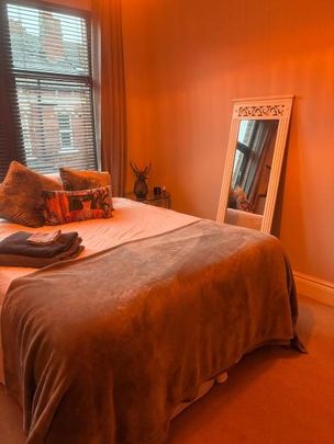 Spacious Double Room + Private Shower Room - £625pcm (All bills included.) - Photo 1