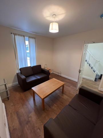 3 bedroom terraced house to rent - Photo 5