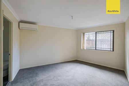 EXPANSIVE DOUBLE STOREY HOME IN QUIET STREET - Photo 2