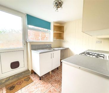 3 bedroom semi-detached house to rent - Photo 2