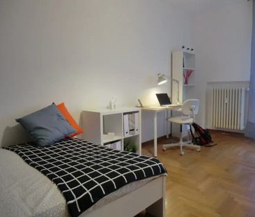 Via Vecchia, Padova, Veneto 35127 - Photo 1