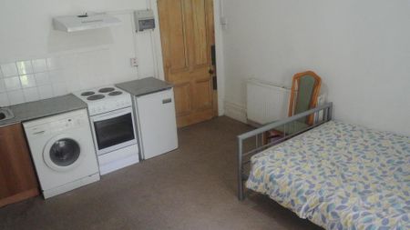 Studio to rent - Photo 2