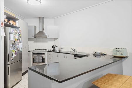 Light-Filled Apartment with Leafy Balcony in Toowong - Photo 5