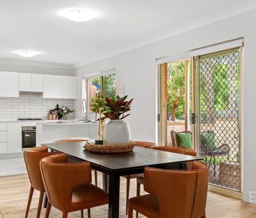 Spacious, family home, flooded with natural light! - Photo 3