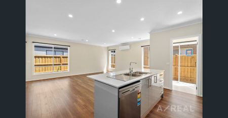 New 4-Bedroom Family Home in Emerald Park Estate – Prime Location & Modern Luxury! - Photo 3