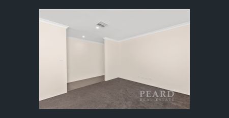 Beachside Bliss: Renovated 3 Bed, 2 Bath with Theatre - Photo 3