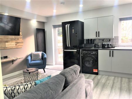 1 bedroom in a house share to rent - Photo 3