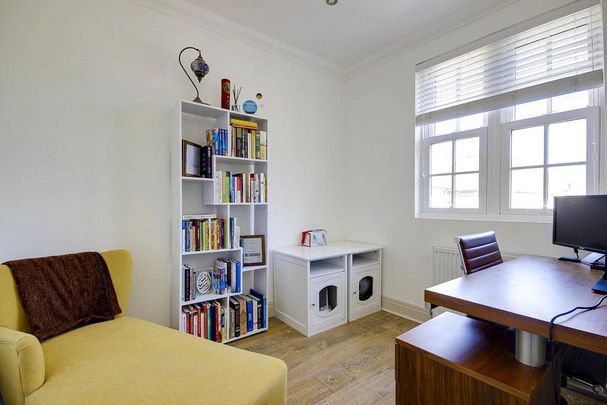 3 bedroom house in London - Photo 1