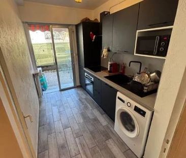 Deux pièces vides de 45m² avec parking, jardin de 35m² et cave dans... - Photo 3