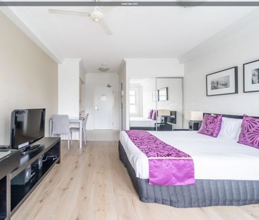 Stylish 1-Bedroom Apartment in Prime Varsity Lakes Location! - Photo 4