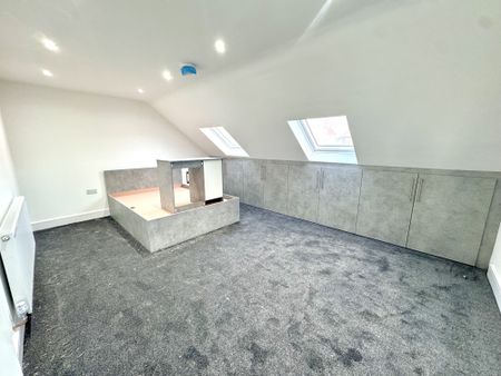 Greenford Avenue, W7 - Photo 2