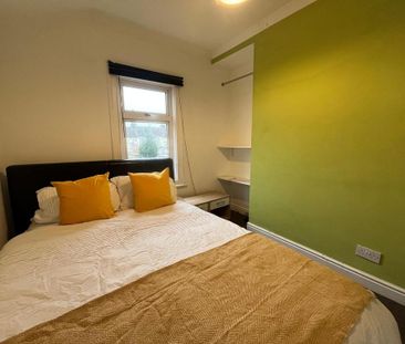 1 bedroom in a house share to rent - Photo 1