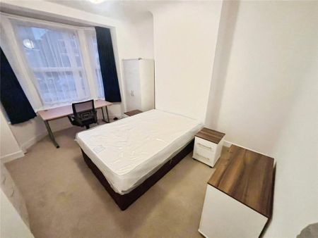 5 bedroom end of terrace house to rent - Photo 3