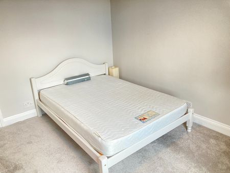 3 Bed Flat, Very Near Haven Green Area, W5 - Photo 2