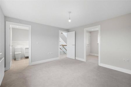 5 bedroom detached house to rent - Photo 2