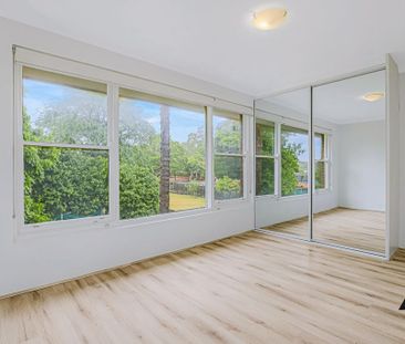 Sun Filled, Freshly Painted Two Bedroom Apartment - Photo 3