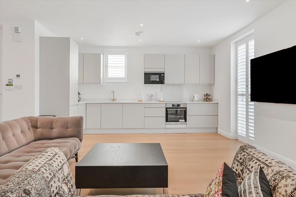 6 bedroom detached house to rent - Photo 1