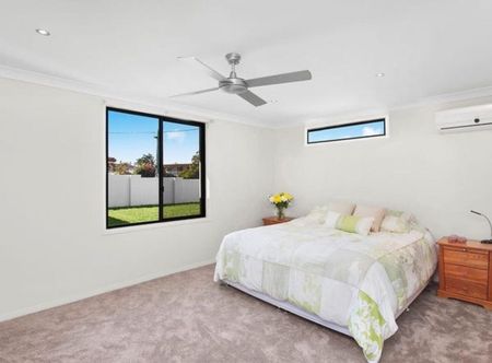 Broadbeach Waters - Photo 2