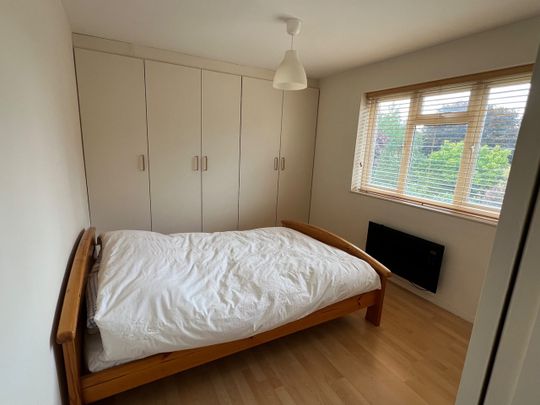 3 Bed Flat, Marlborough Crescent, W4 - Photo 1