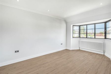 Ashley Drive, Twickenham, TW2 - Photo 2