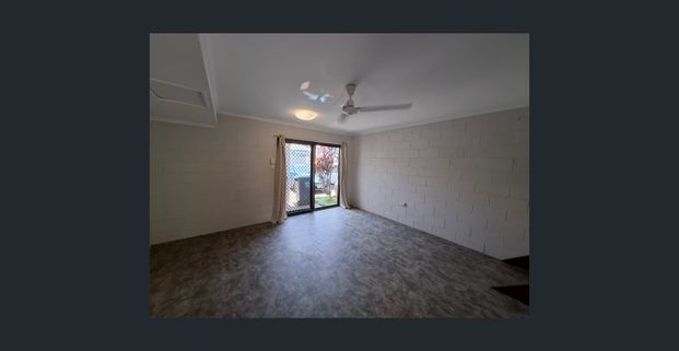 Convenient double level unit with air con! - Photo 1