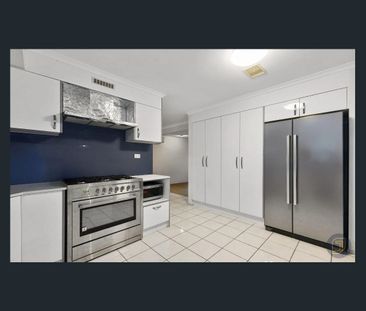 Spacious 5-Bedroom Family Home with Alfresco Entertaining in Quiet ... - Photo 6