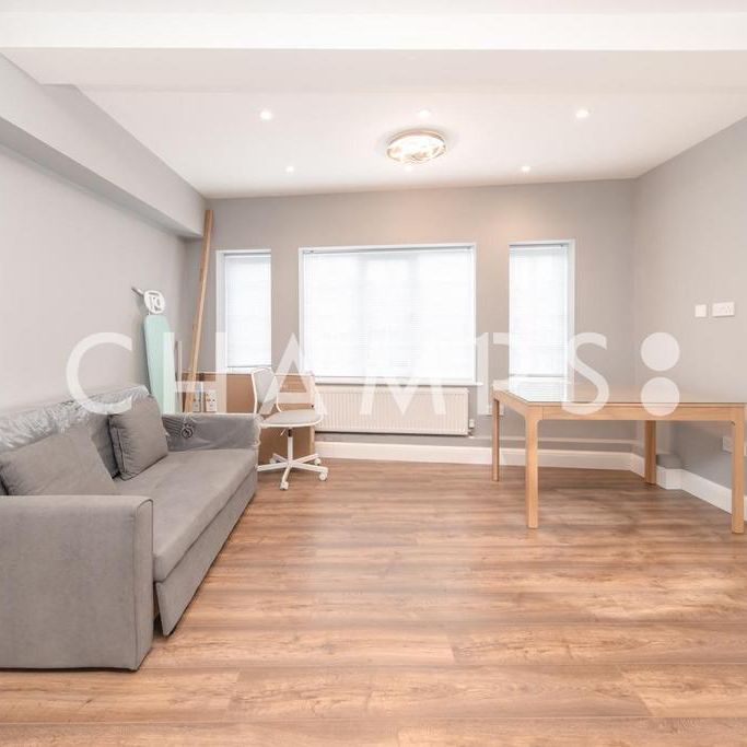 4 bedroom flat to rent - Photo 1