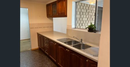 LOADS OF SPACE FOR THE FAMILY! - Photo 3