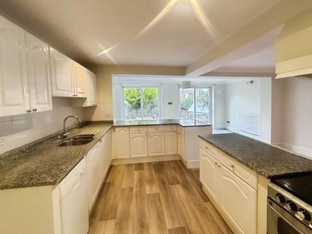 3 bedroom House To Let - Photo 2