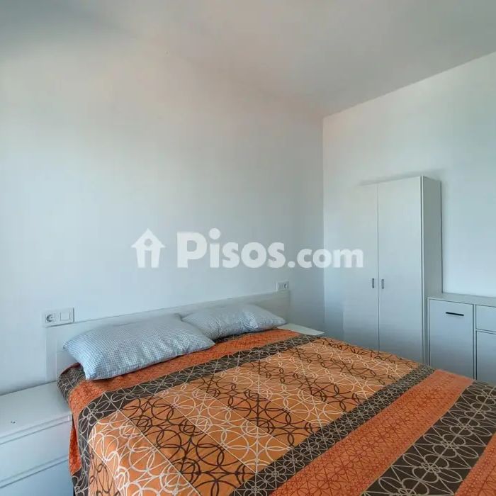 Piso en alquiler en Calle Salema, cerca de Calle Sargo - Photo 1
