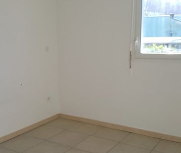 Location Appartement 3 pièces 55m² ST DENIS 97400 - Photo 2