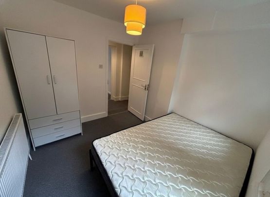 Room in a Shared House, Endlesham Road, SW12 - Photo 1