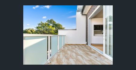 A STUNNING AND SPACIOUS MODERN SPLIT LEVEL APARTMENT - Photo 3