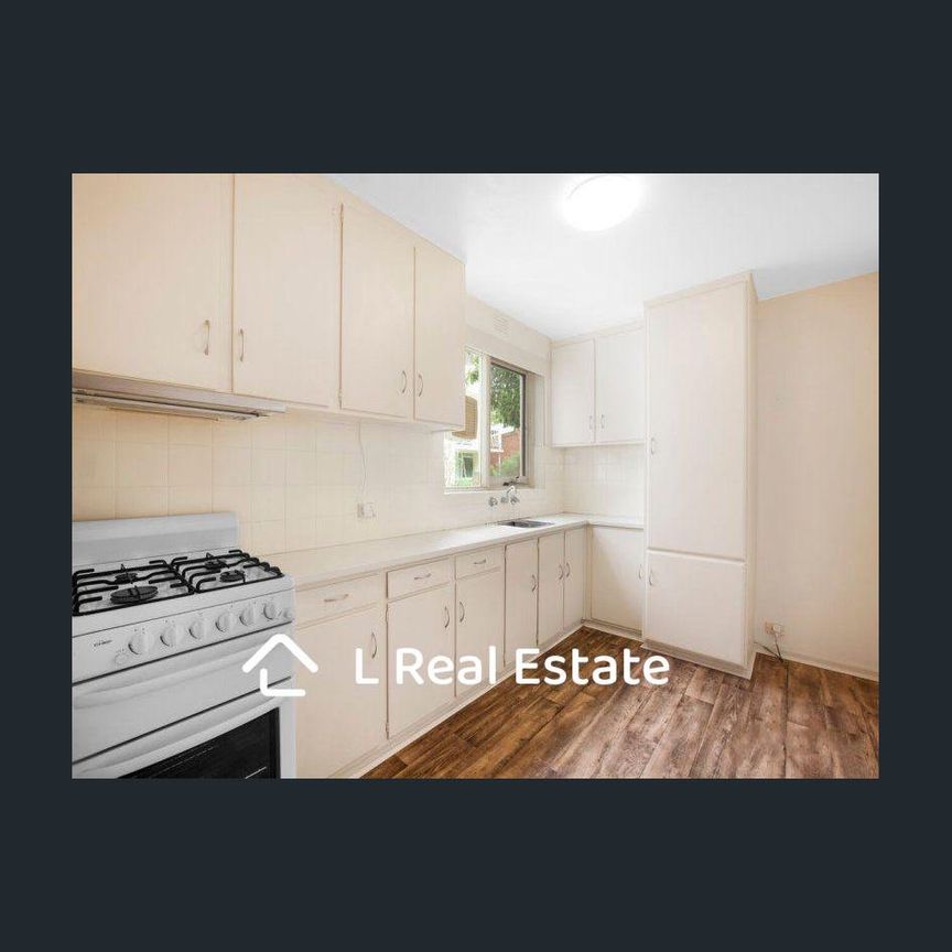 Prime Two-Bedroom Apartment in Prestigious Toorak Location - Photo 1