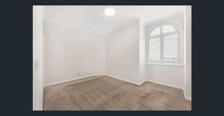 Top Floor Corner Stunner - Photo 2