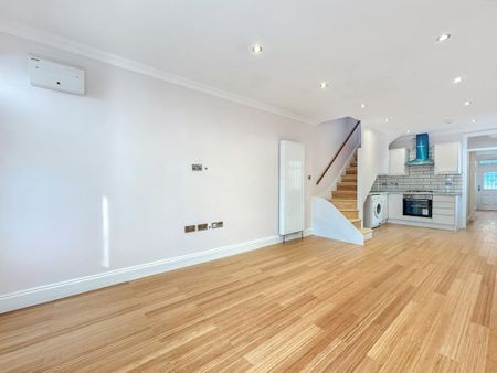 3 bedroom flat to rent - Photo 3