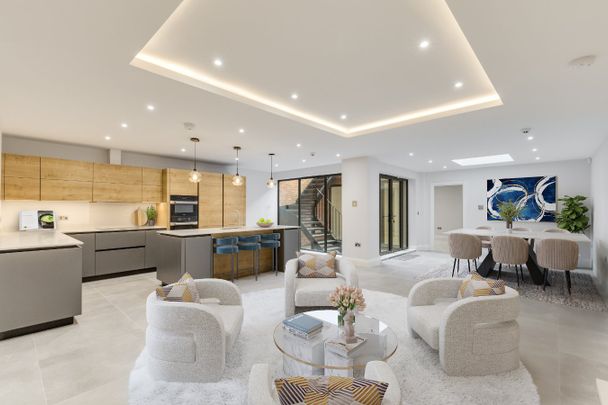 High Beeches, 101 West Heath Road, Hampstead, NW3 7TN - Photo 1