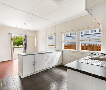 Comfortable & Tidy Home in a Desirable Area! - Photo 4